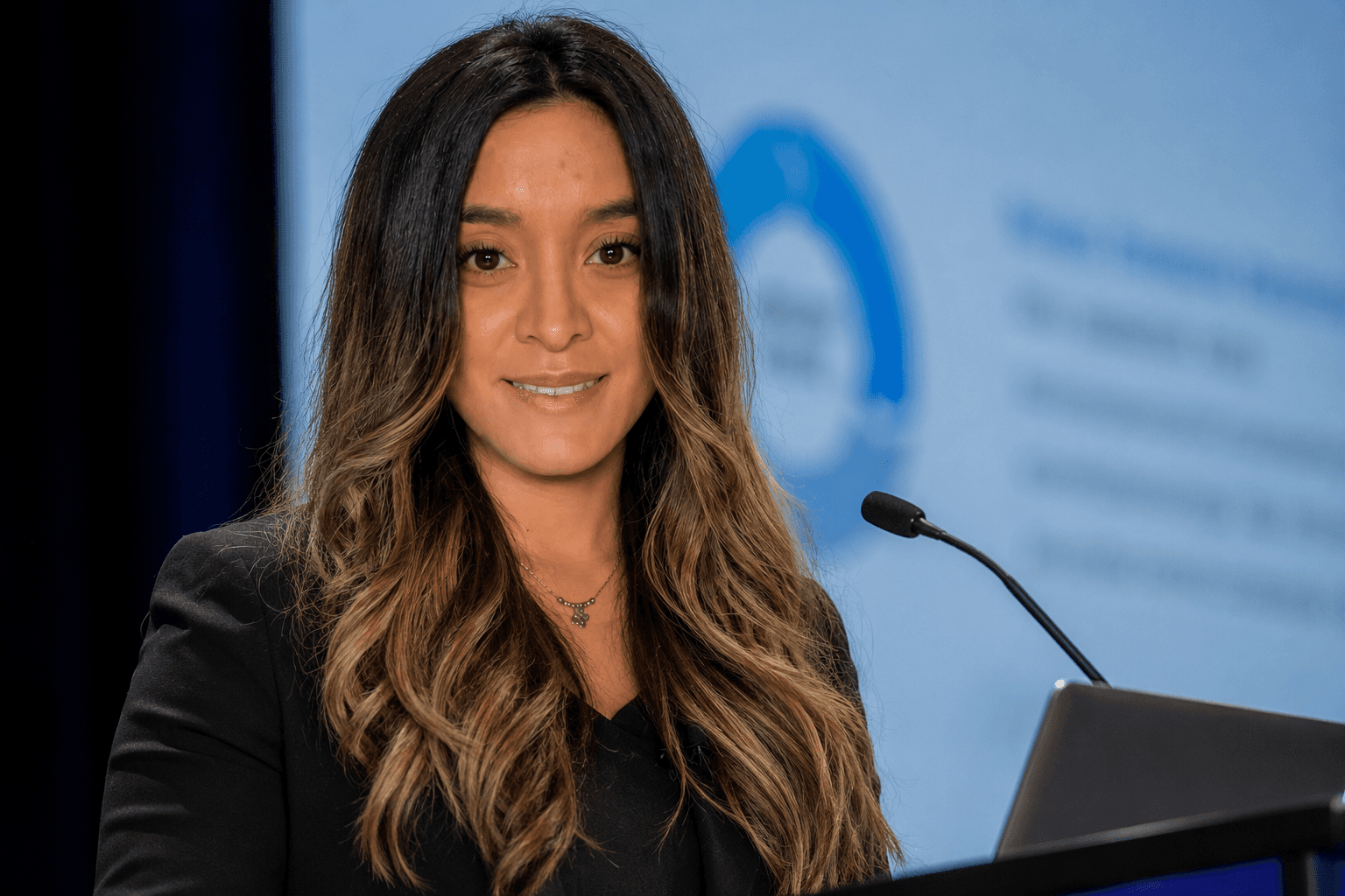 Sarah Mendoza presenting at a conference